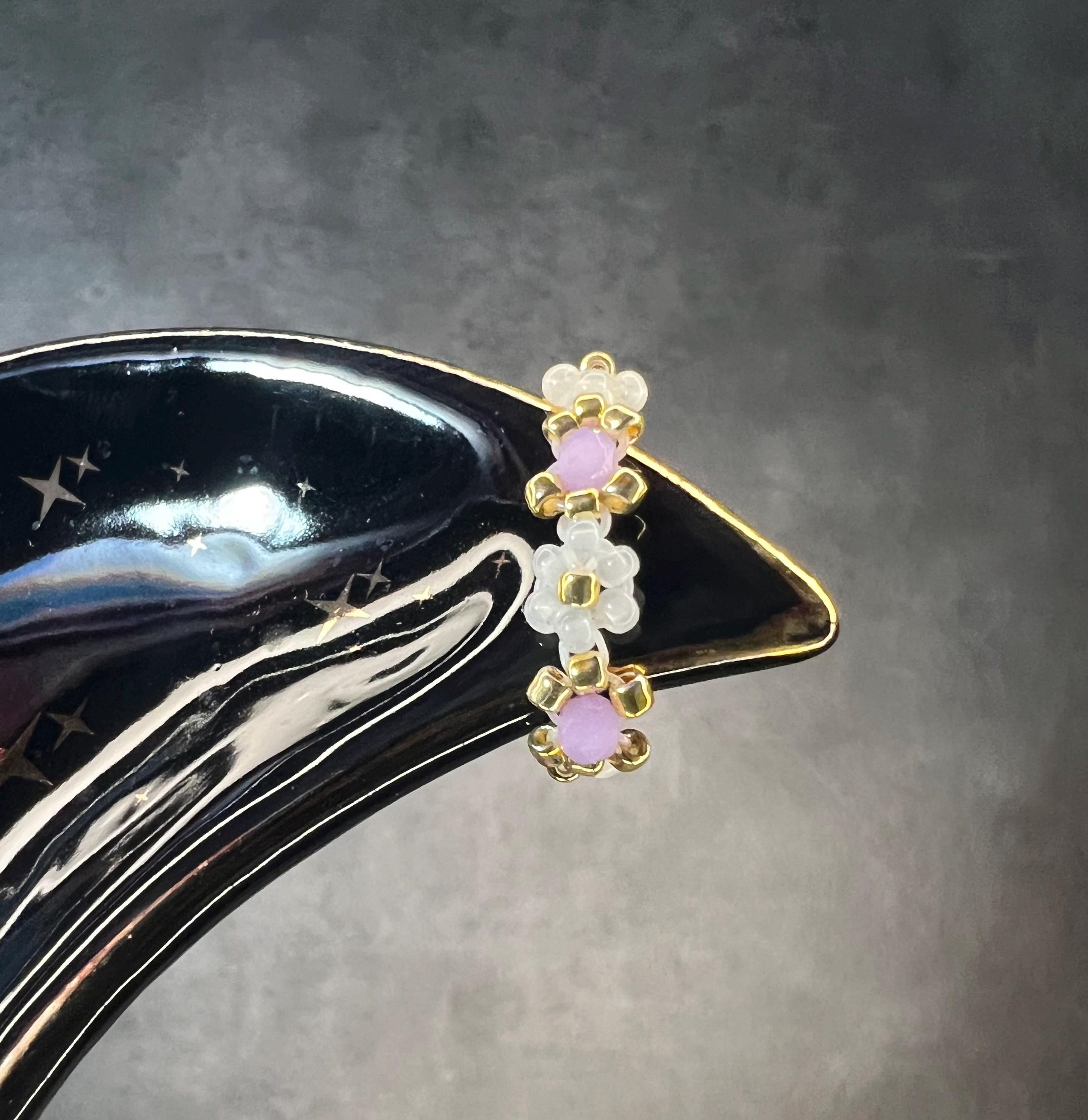 Purple & White daisy bead ring,flower beaded ring,,stretchy ring, dainty jewelry, cute beaded ring, gift for her, sunflower ring