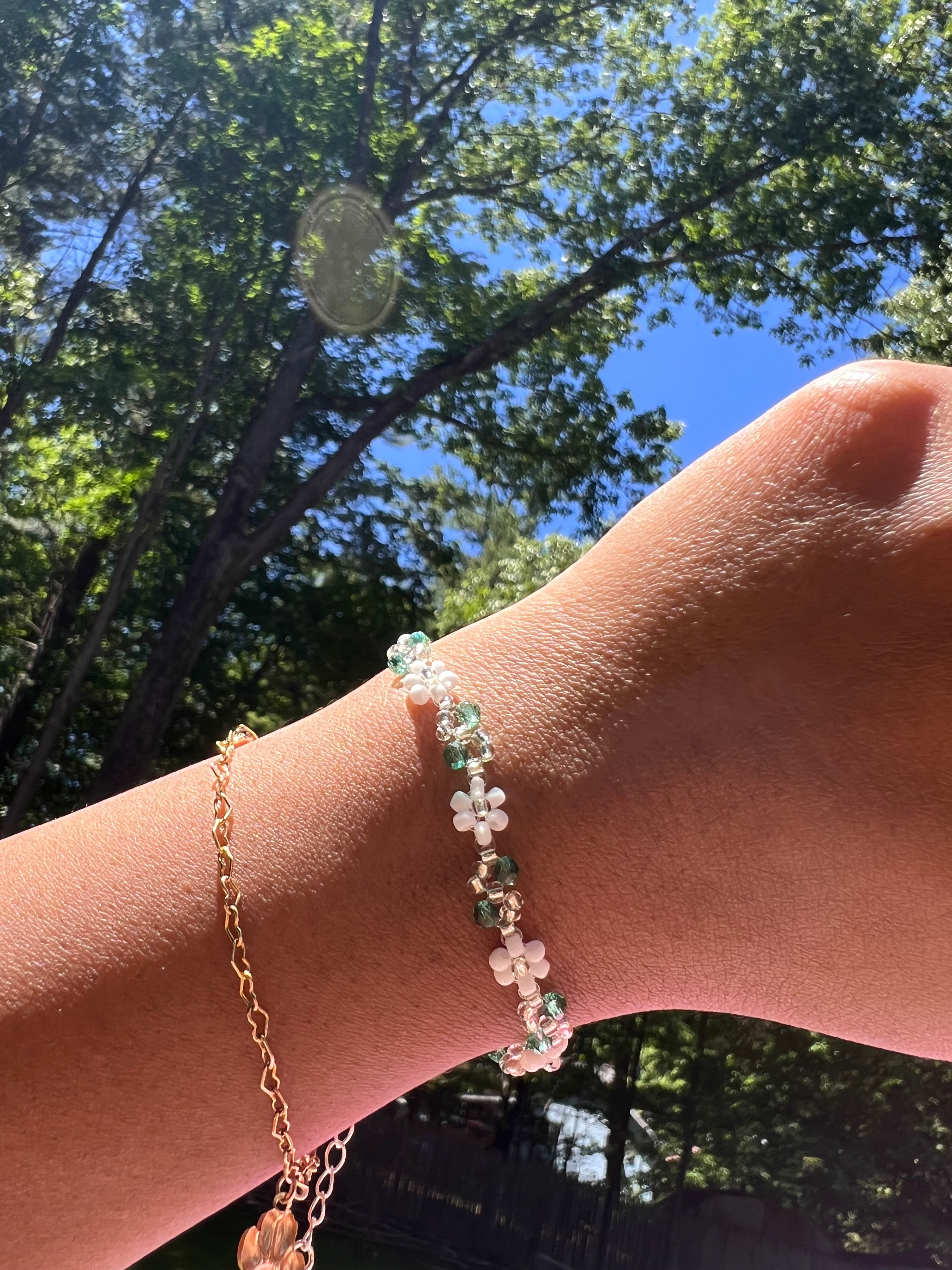 White daisy with silver and teal accent bracelet