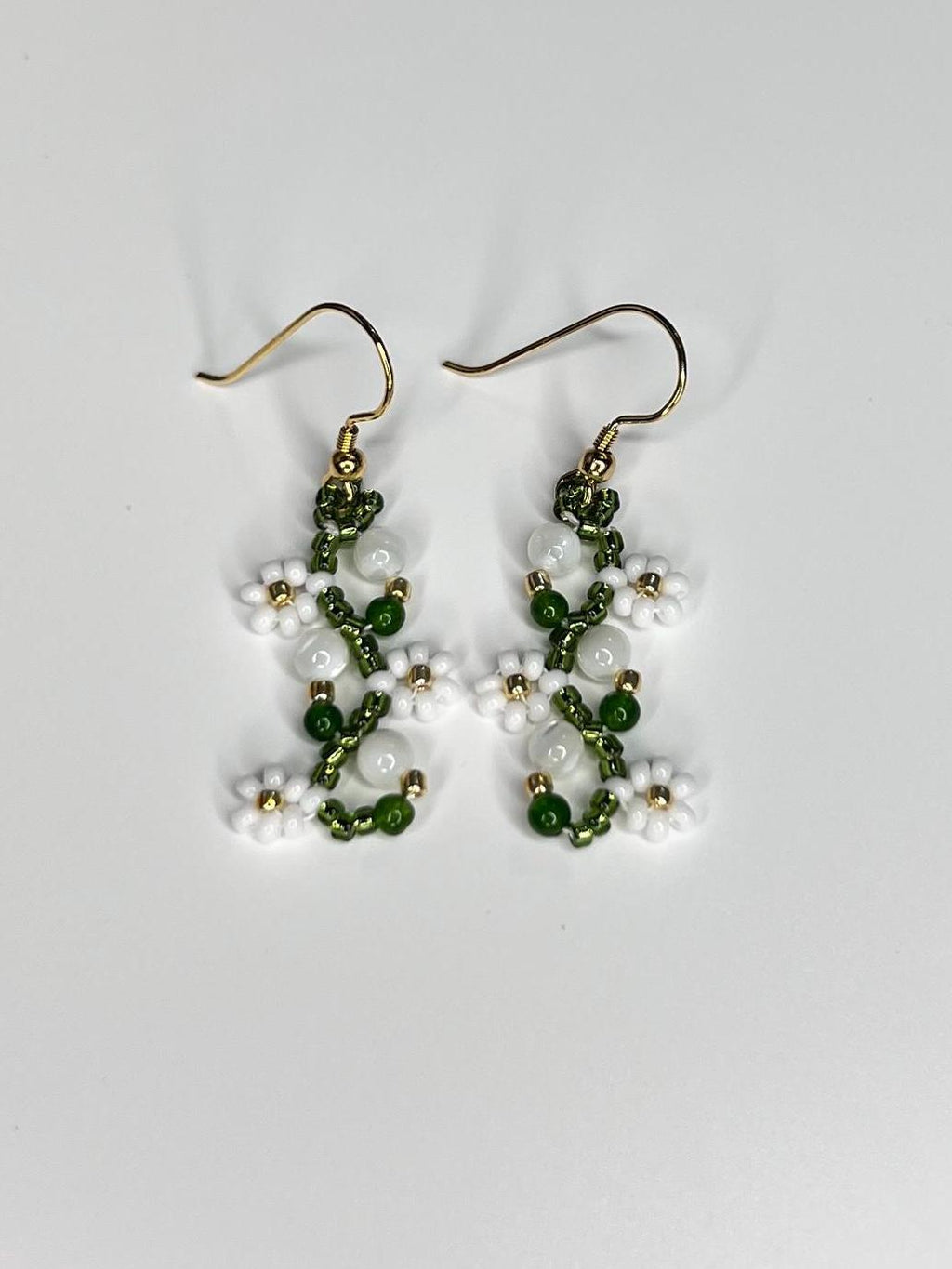 Daisy white and green vine earrings, gift for her, cute flower earrings