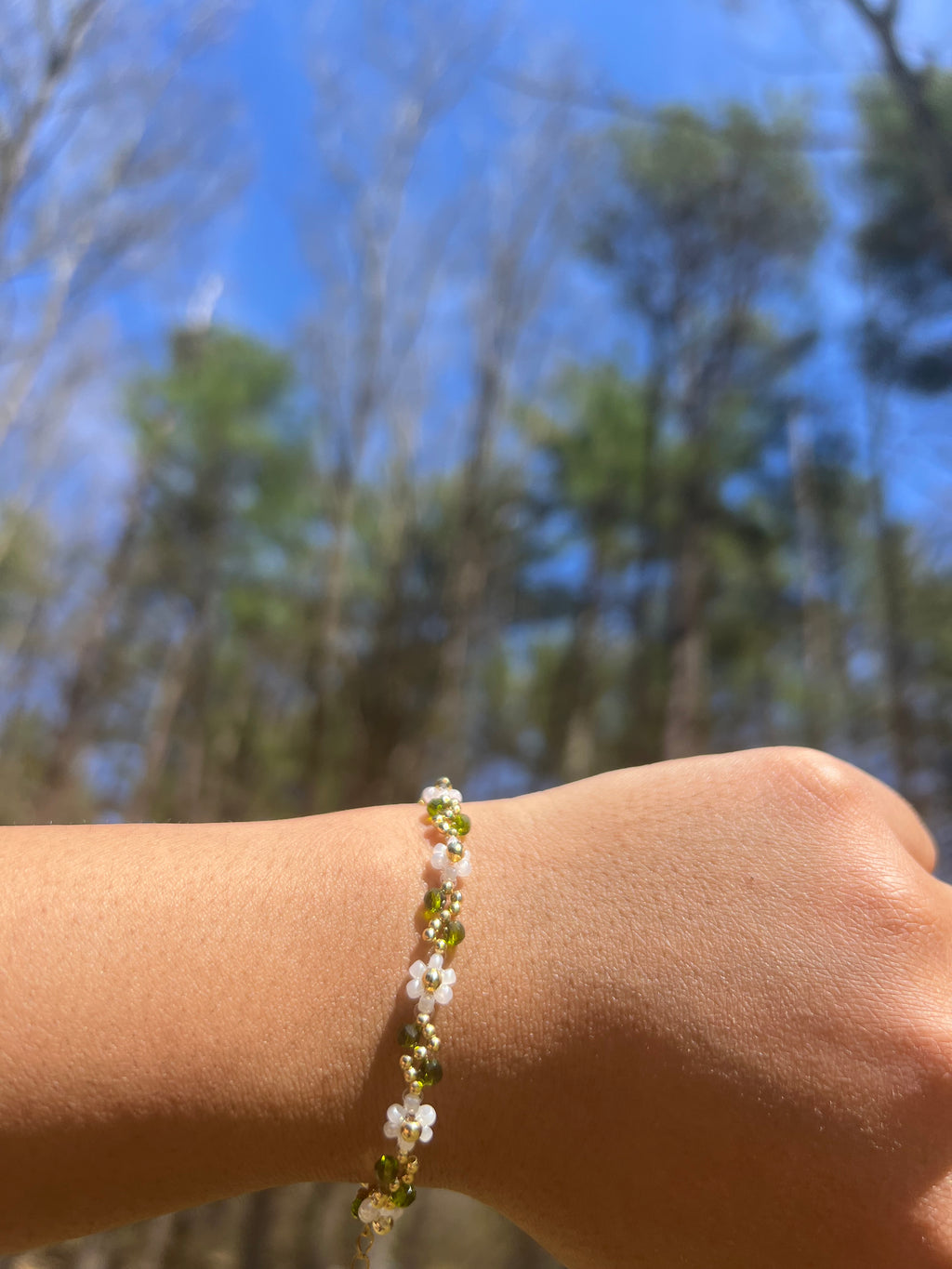 White daisy with green and gold accent bracelet