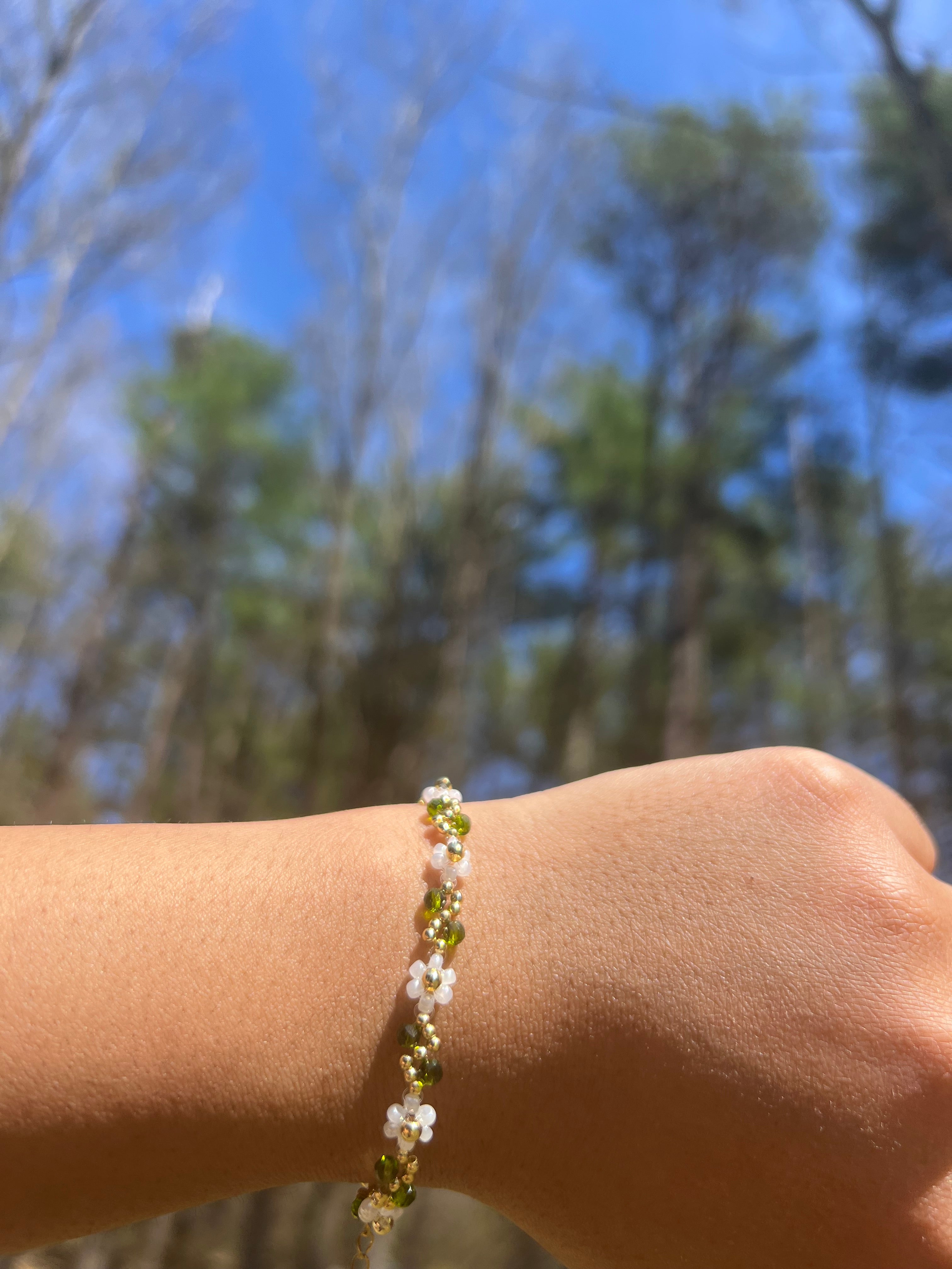 White daisy with green and gold accent bracelet