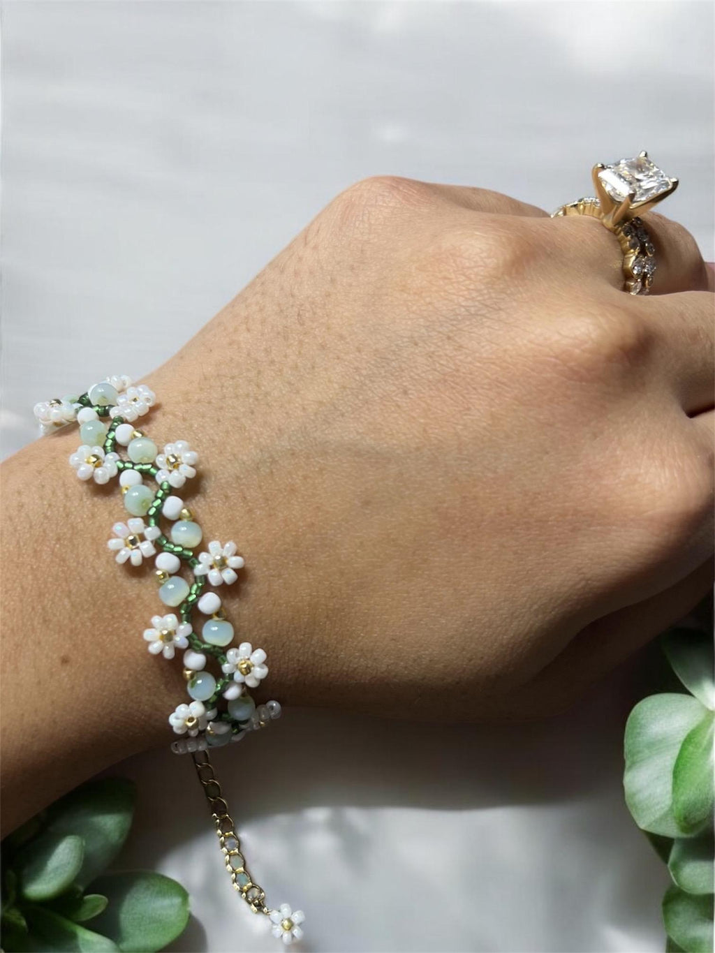 White & Green daisy vine Beaded Bracelet