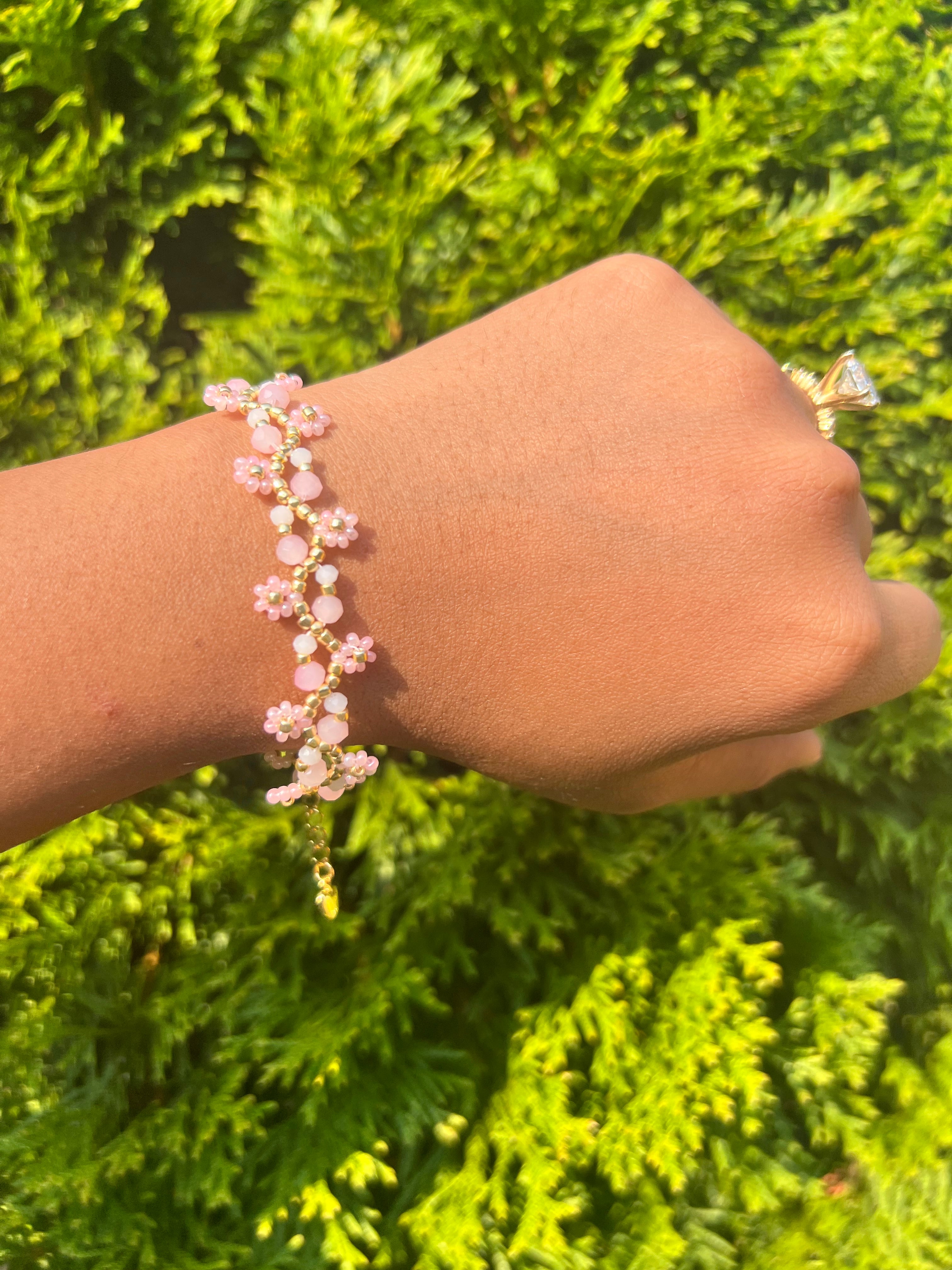 Pink with white accent daisy vine Beaded Bracelet