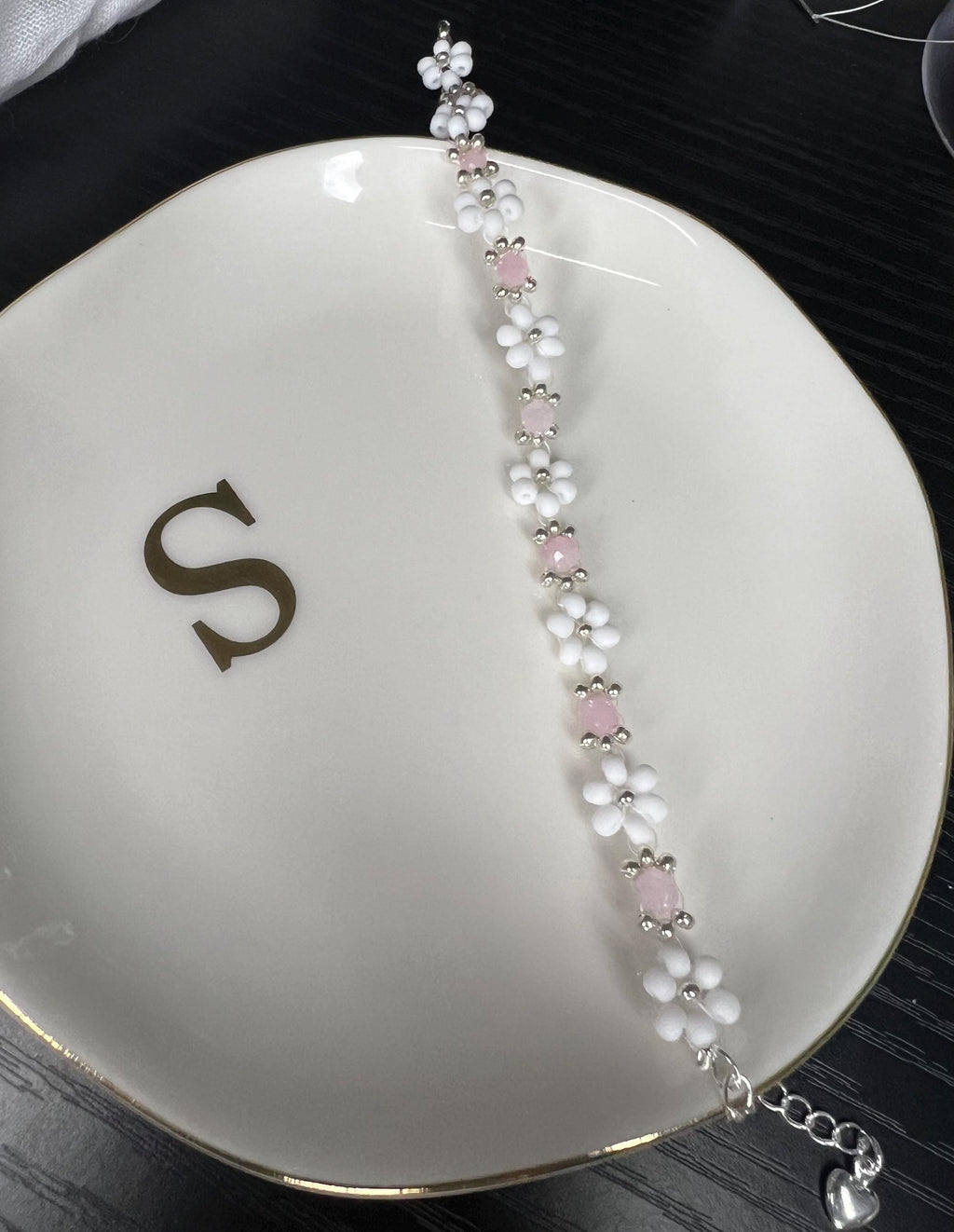 White & Silver Daisy w. Pink ,  Beaded Bracelet, Daisy Bracelet, Flower Bracelet, Dainty, Aesthetic Bracelet, Gift for Her