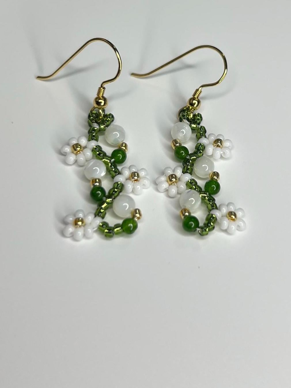Daisy white and green vine earrings, gift for her, cute flower earrings