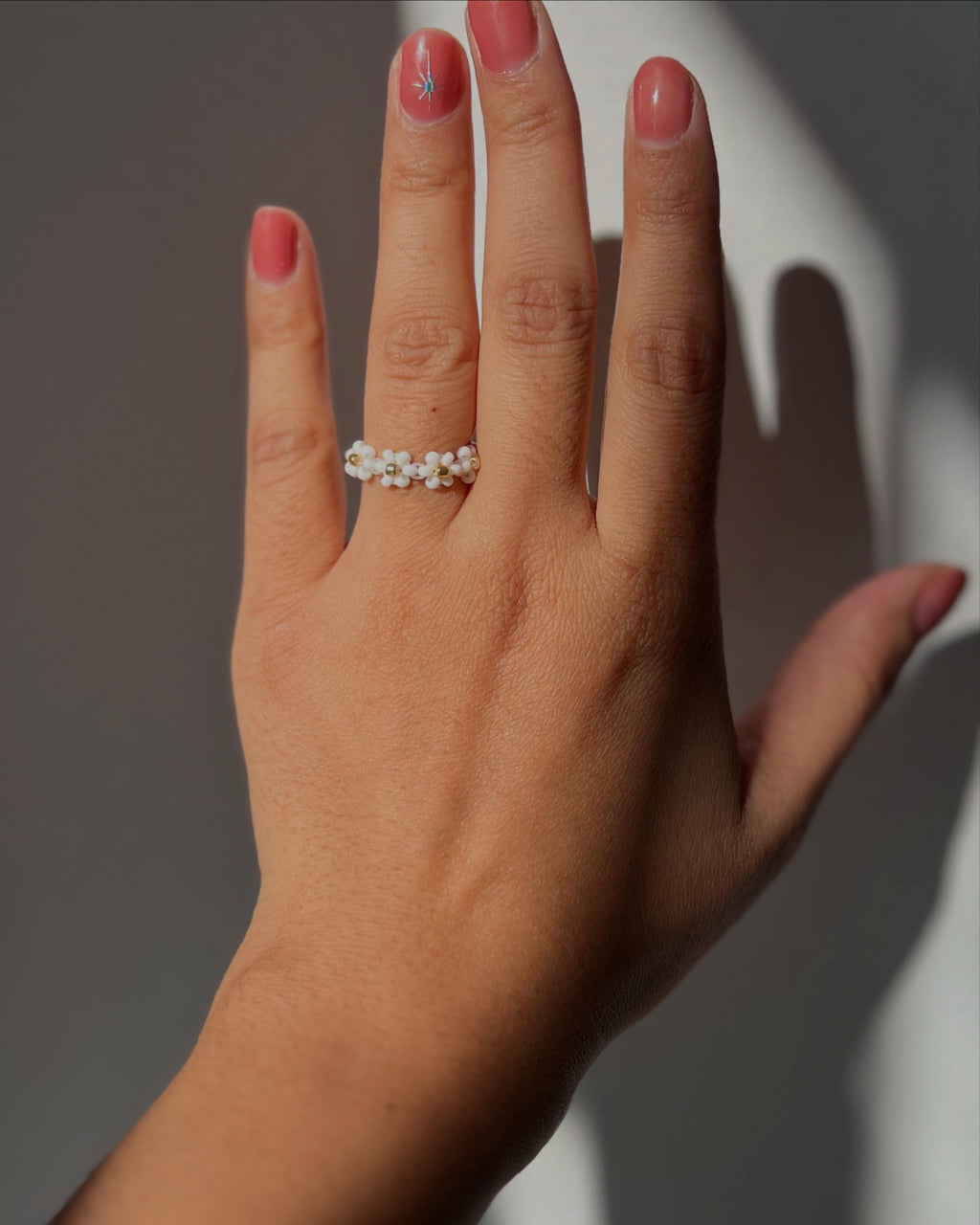 White daisy beaded ring