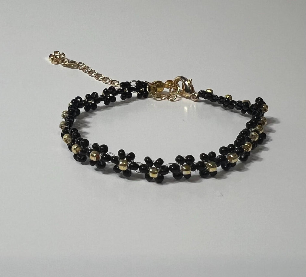 Black daisy seed bead Beaded Bracelet