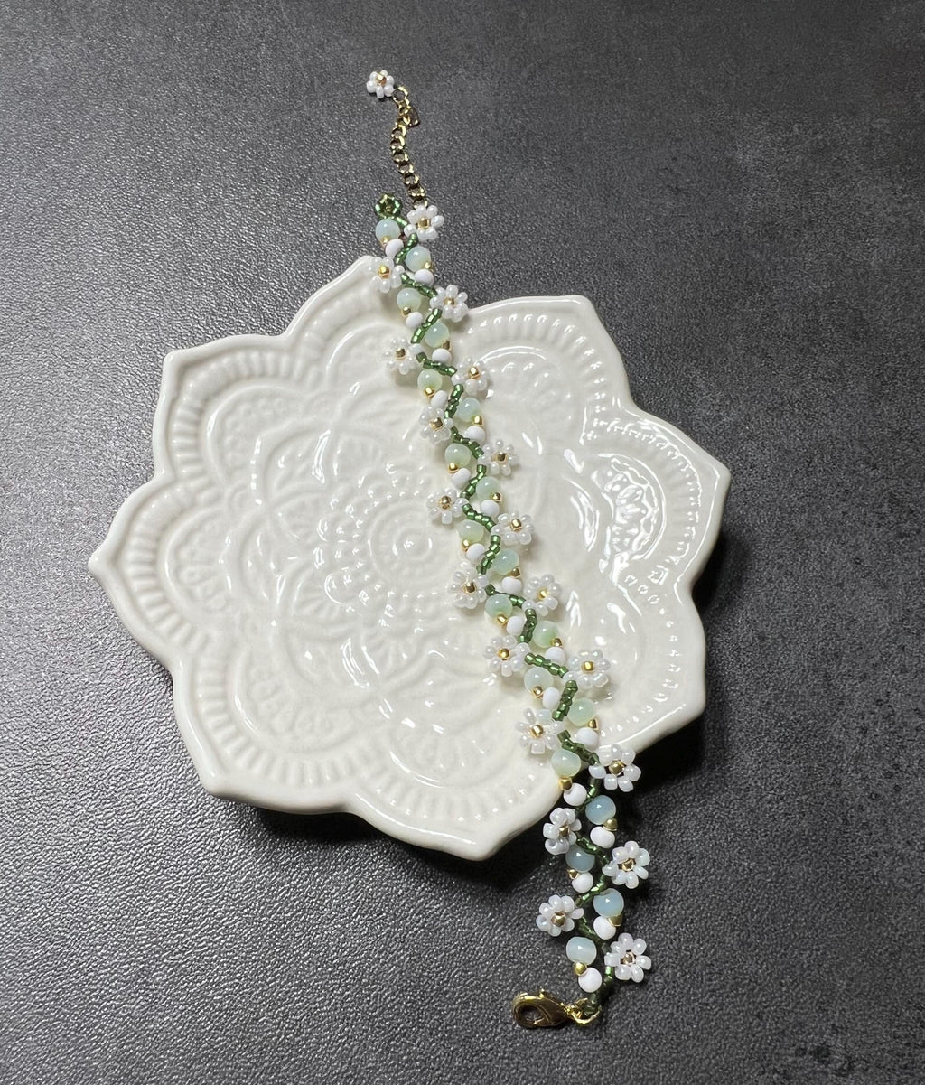 White & Green daisy vine Beaded Bracelet