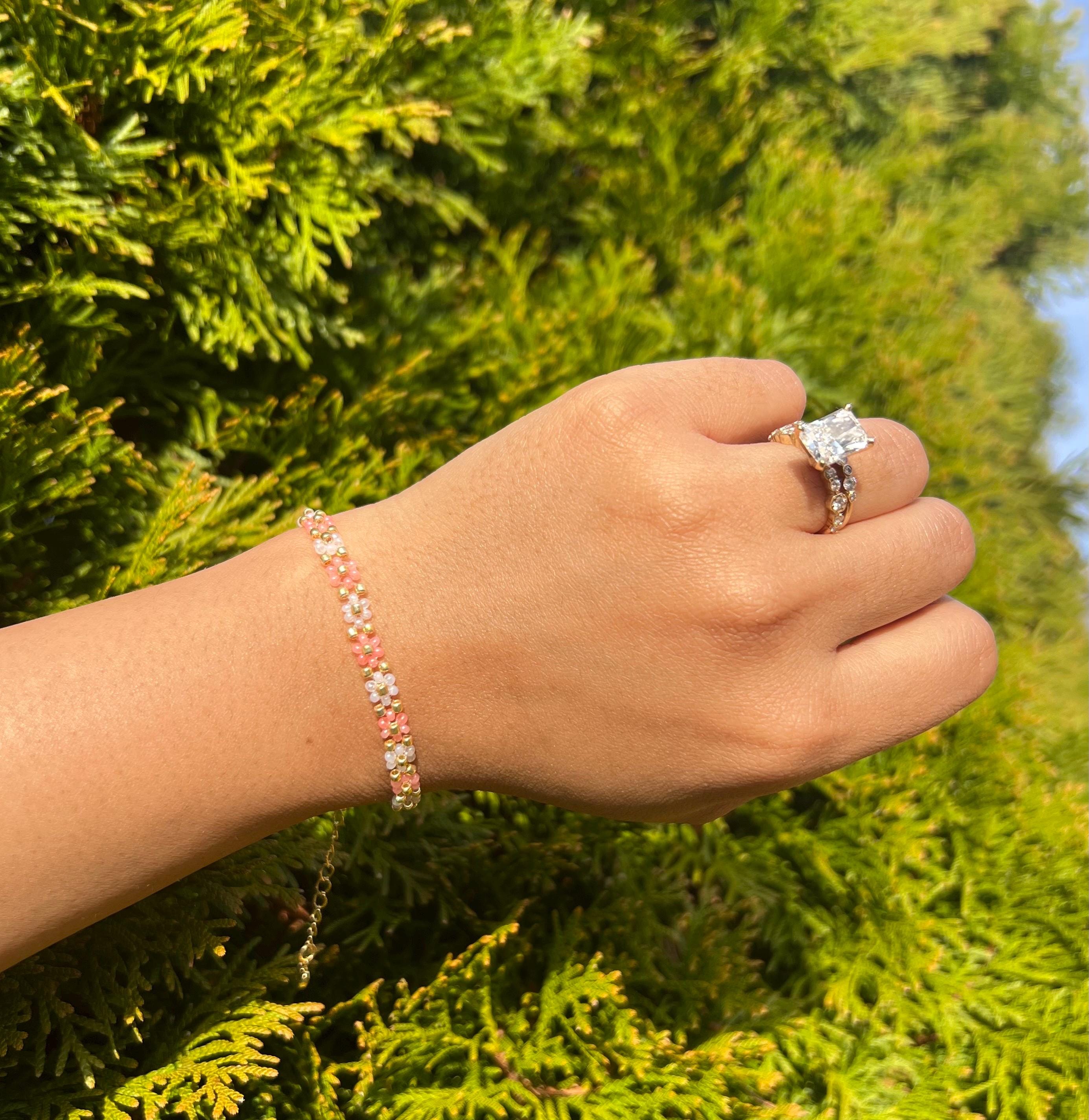 Coral & white daisy Beaded Bracelet