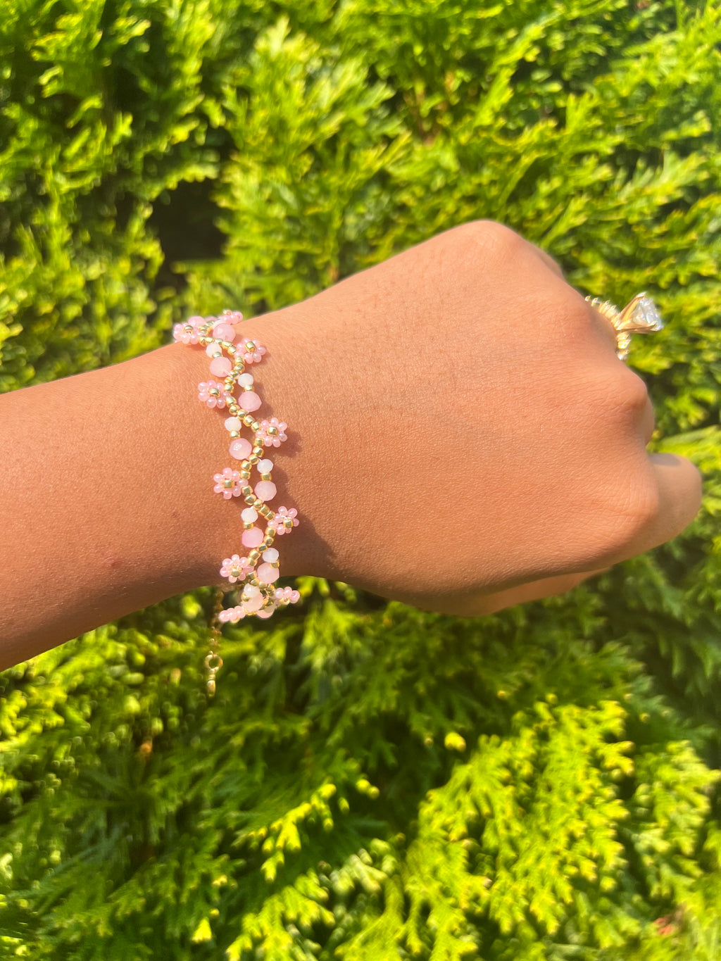 Pink with white accent daisy vine Beaded Bracelet