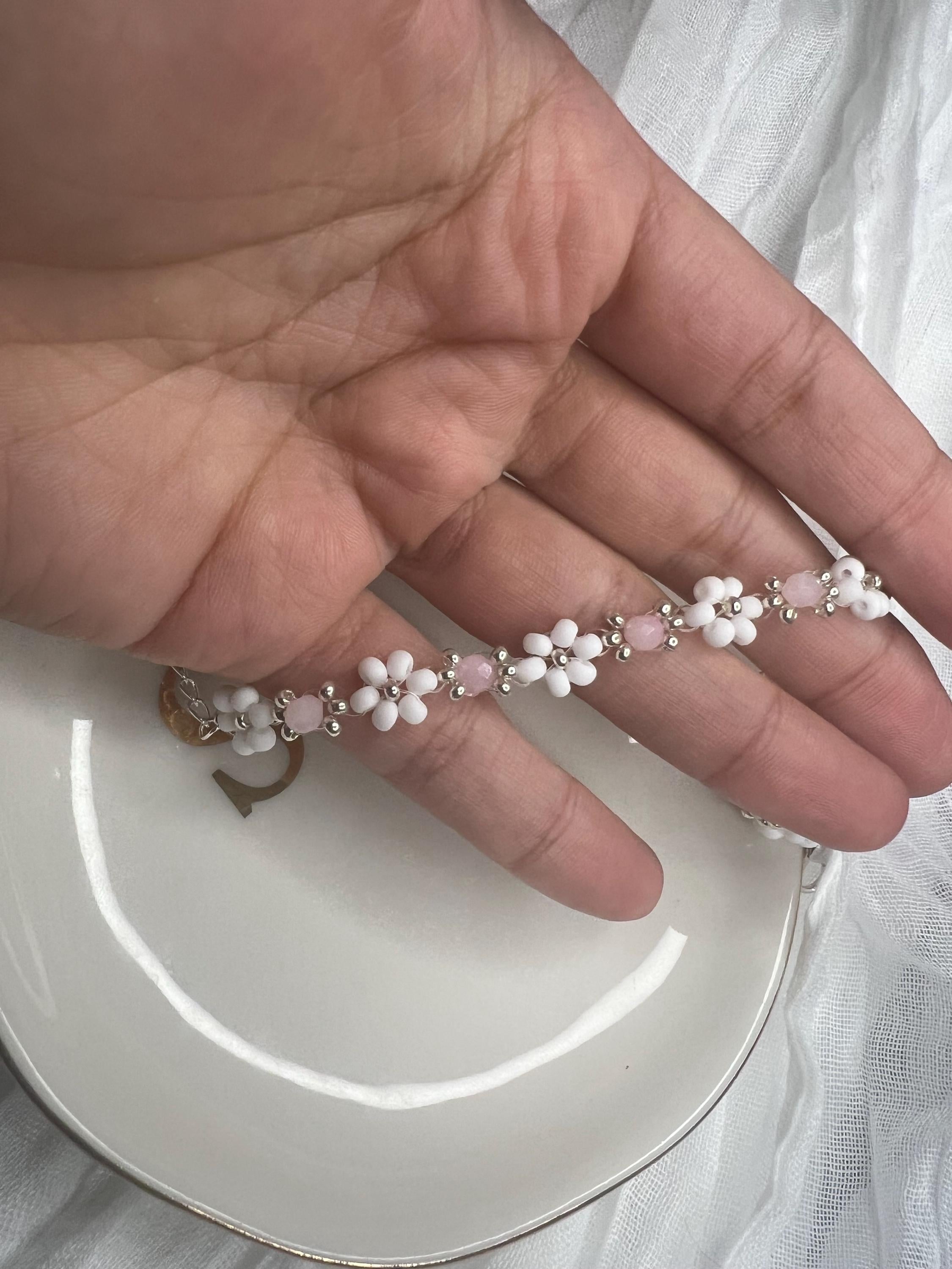 White & Silver Daisy w. Pink ,  Beaded Bracelet, Daisy Bracelet, Flower Bracelet, Dainty, Aesthetic Bracelet, Gift for Her