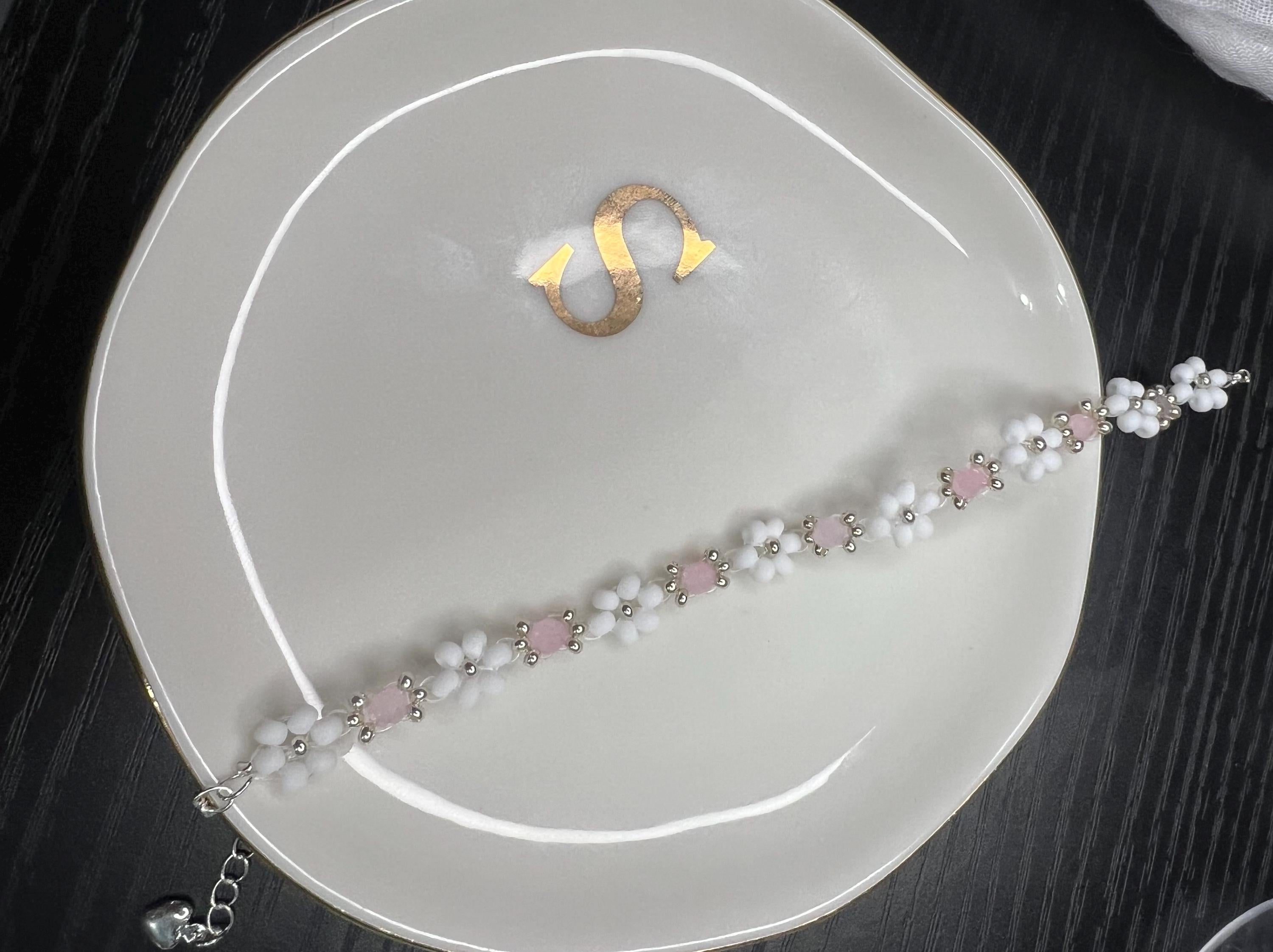 White & Silver Daisy w. Pink ,  Beaded Bracelet, Daisy Bracelet, Flower Bracelet, Dainty, Aesthetic Bracelet, Gift for Her