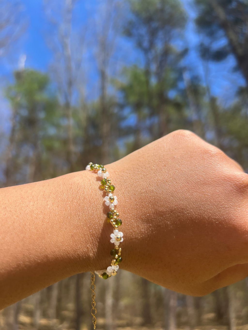 White daisy with green and gold accent bracelet