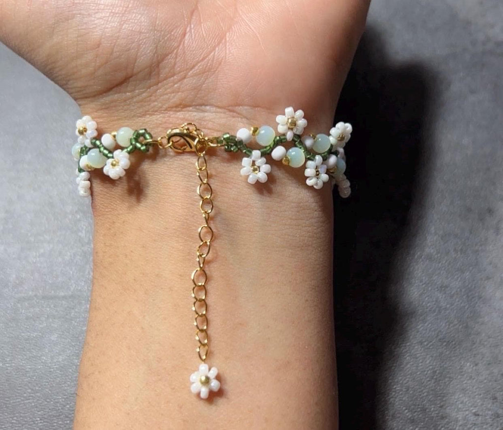 White & Green daisy vine Beaded Bracelet