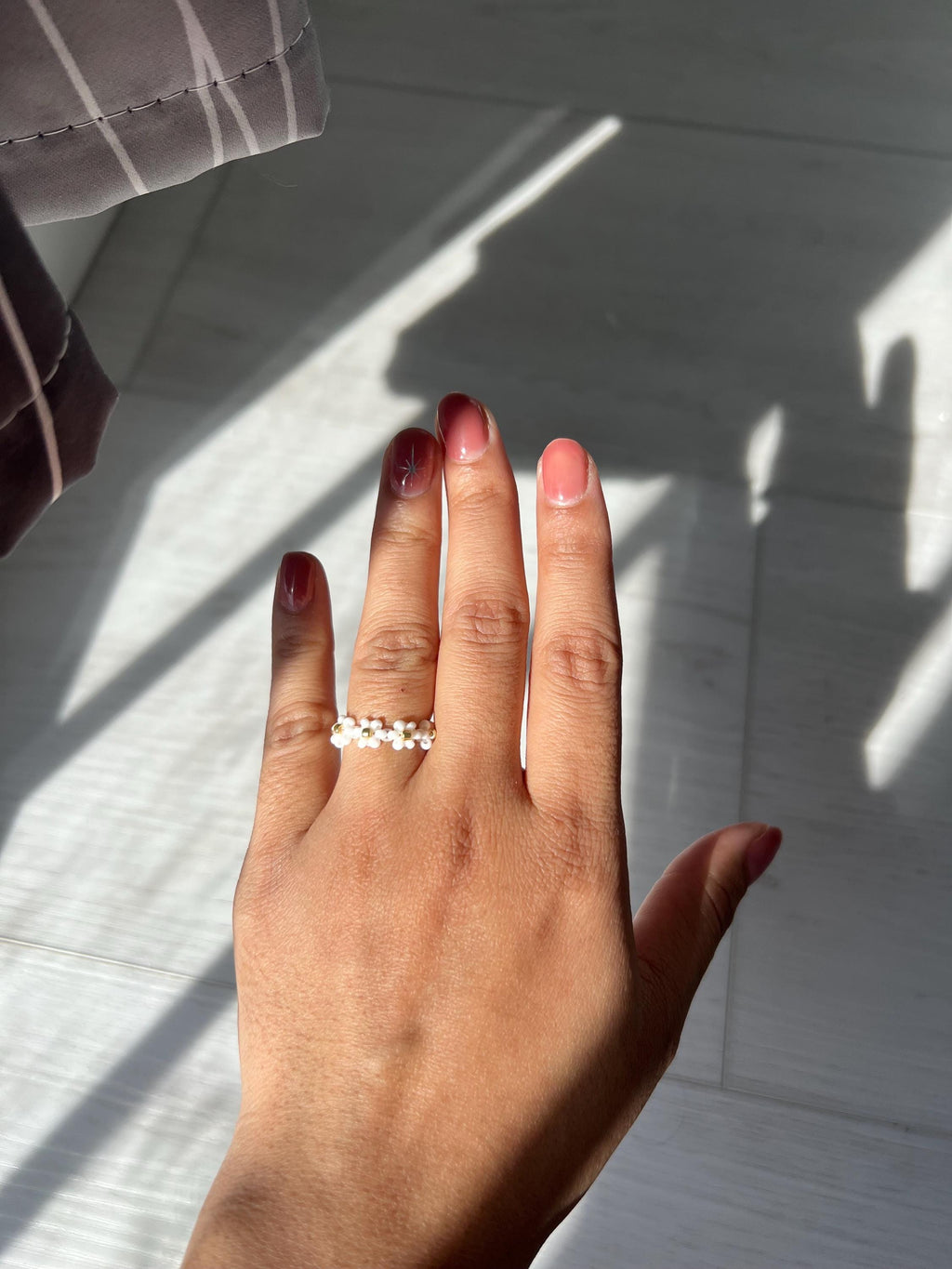 White daisy beaded ring