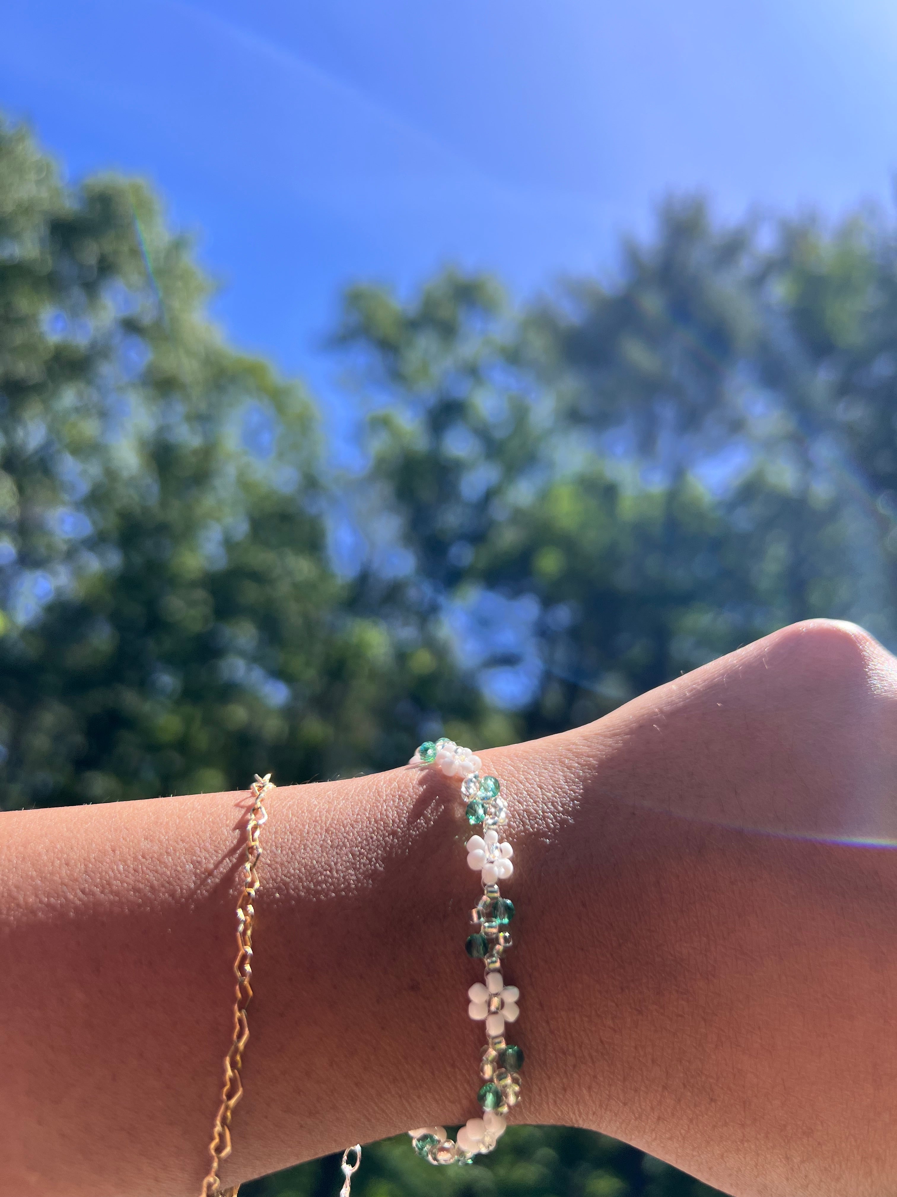 White daisy with silver and teal accent bracelet