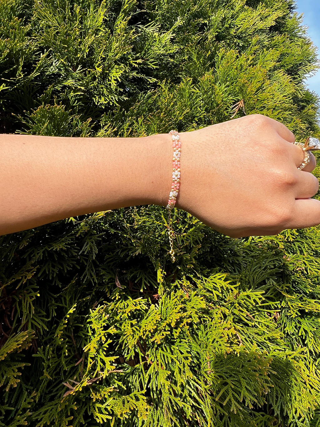 Coral & white daisy Beaded Bracelet