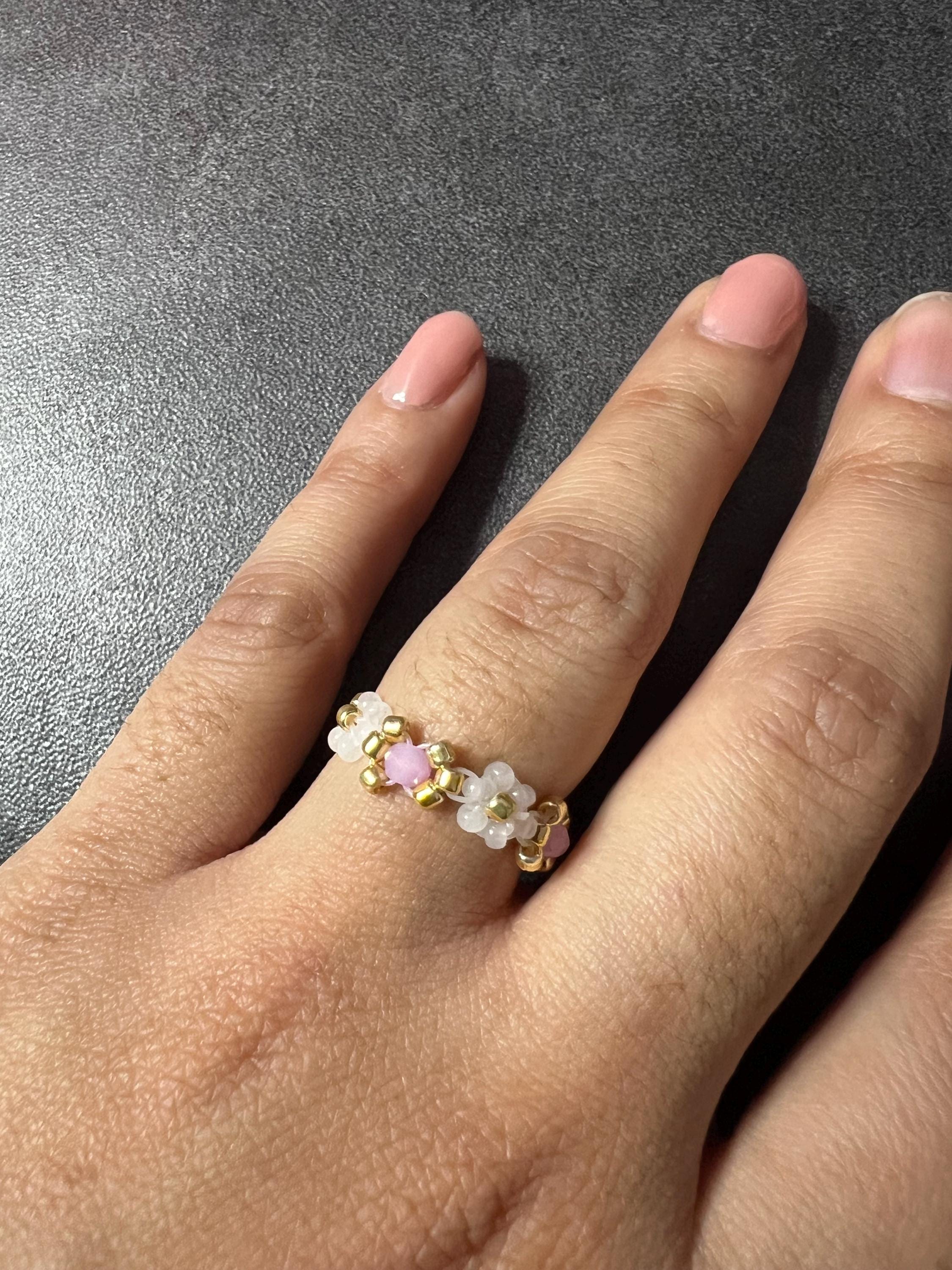 Purple & White daisy bead ring,flower beaded ring,,stretchy ring, dainty jewelry, cute beaded ring, gift for her, sunflower ring