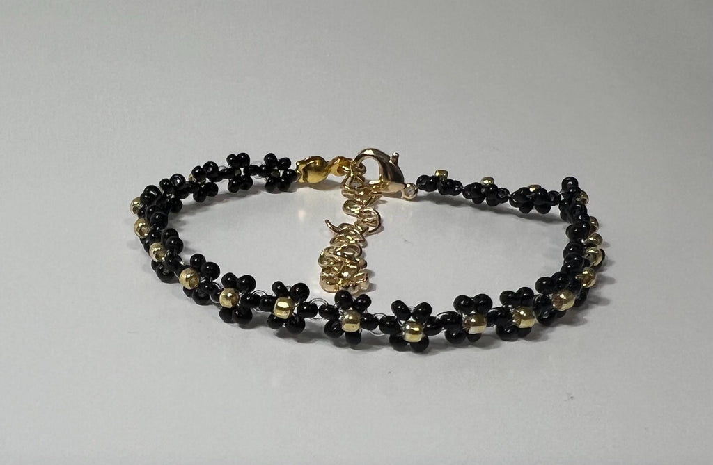 Black daisy seed bead Beaded Bracelet