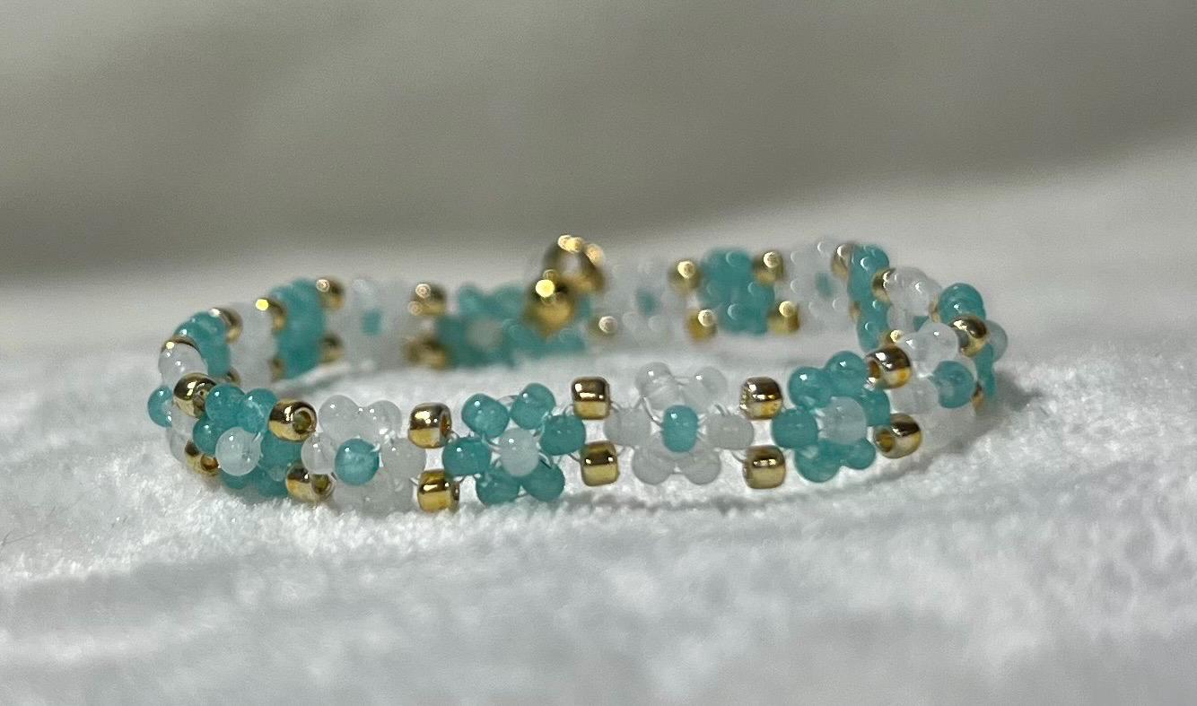 Teal Green Daisy : Beaded Bracelet