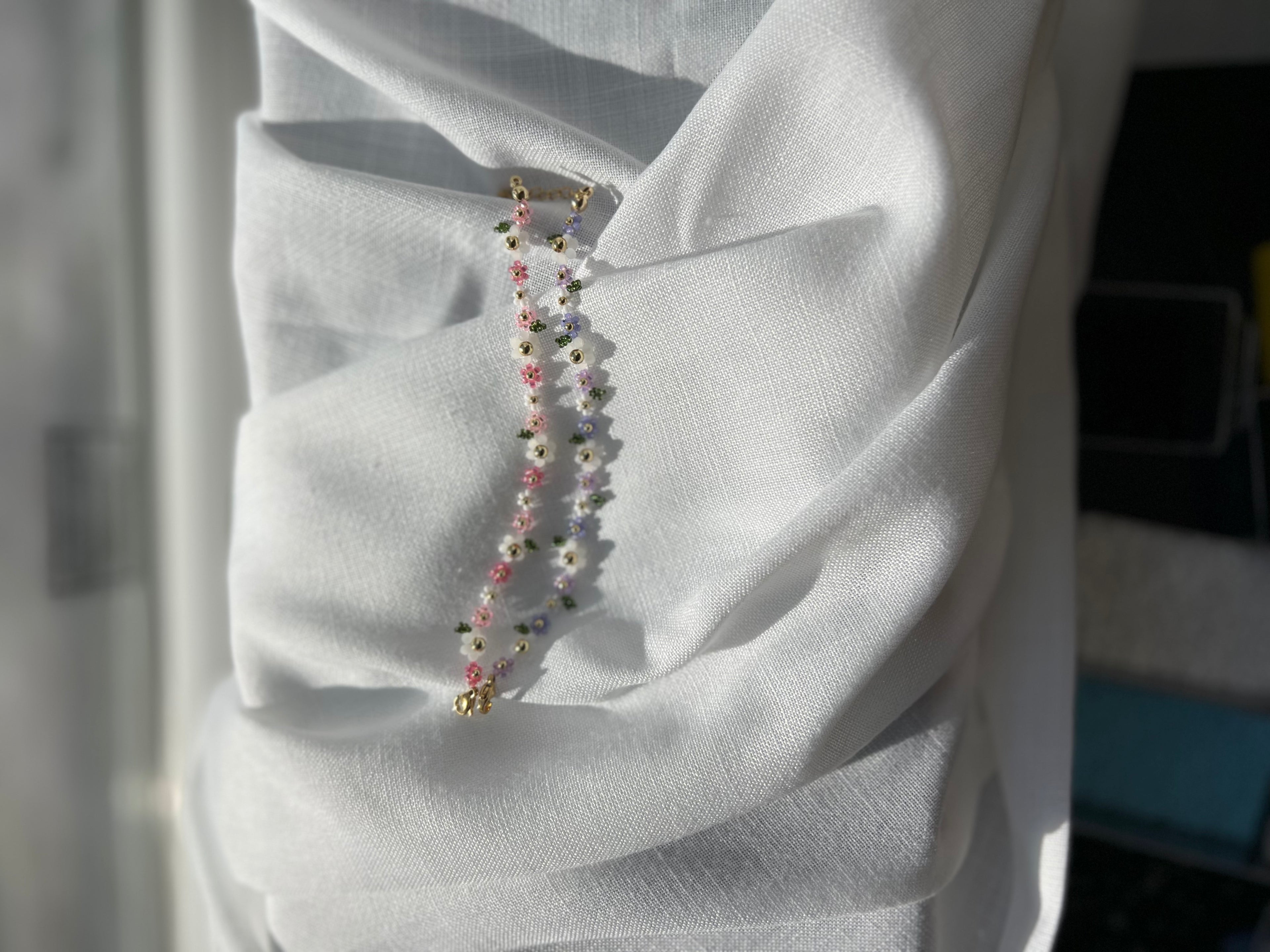 Pink or purple with white daisy bracelet perfect bff bracelet