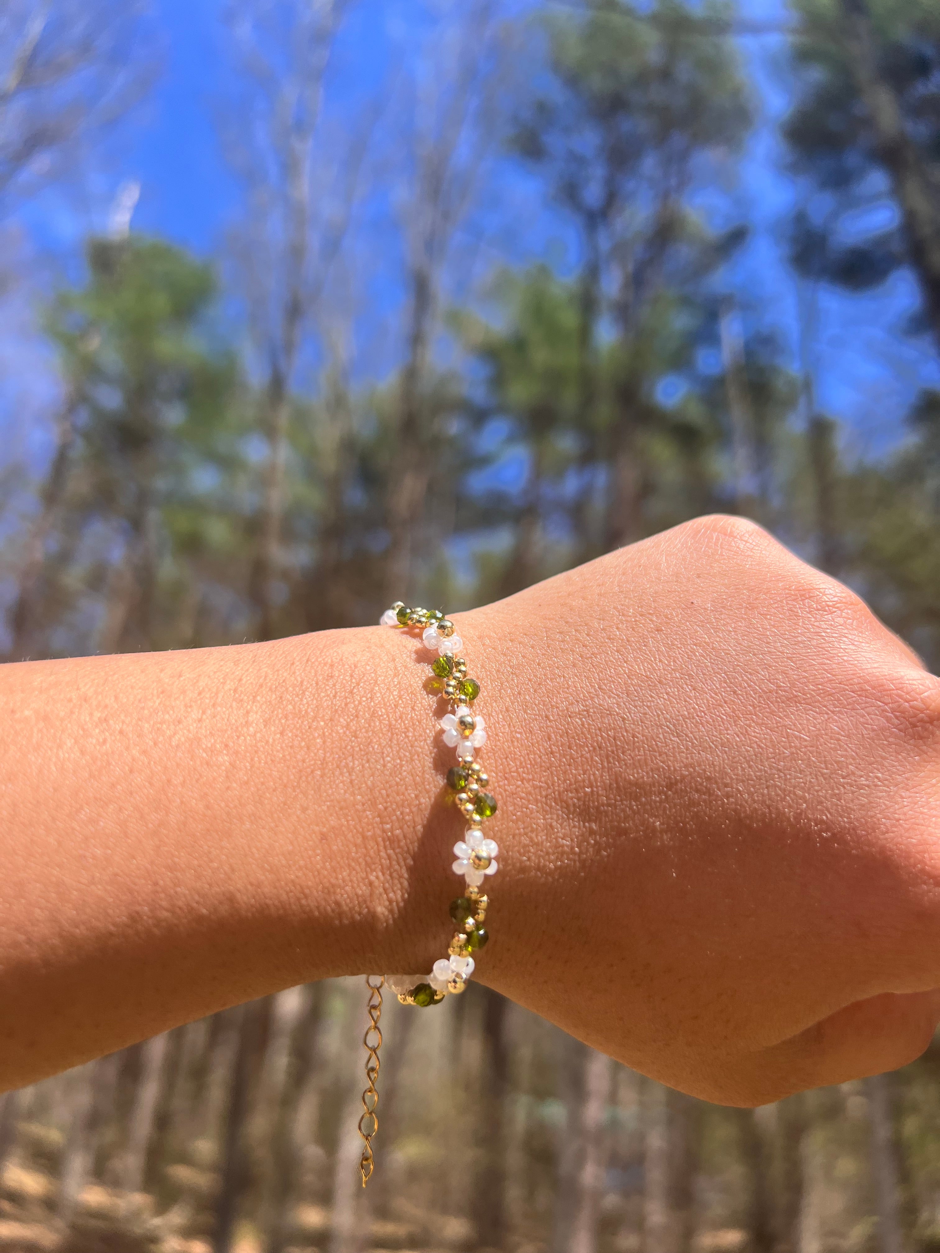 White daisy with green and gold accent bracelet
