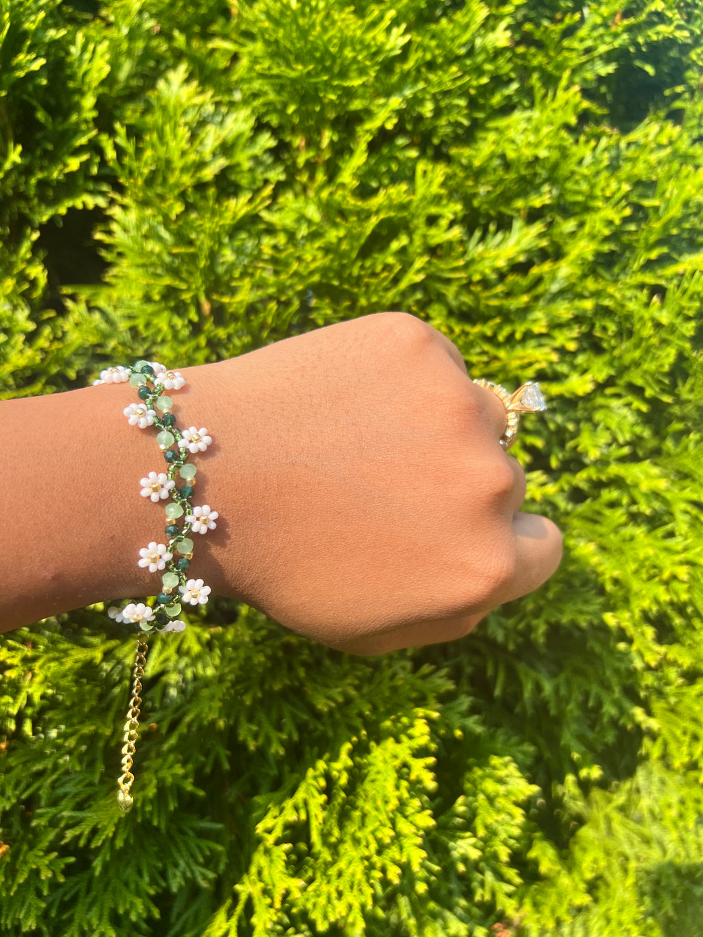 White & dark Green daisy vine Beaded Bracelet