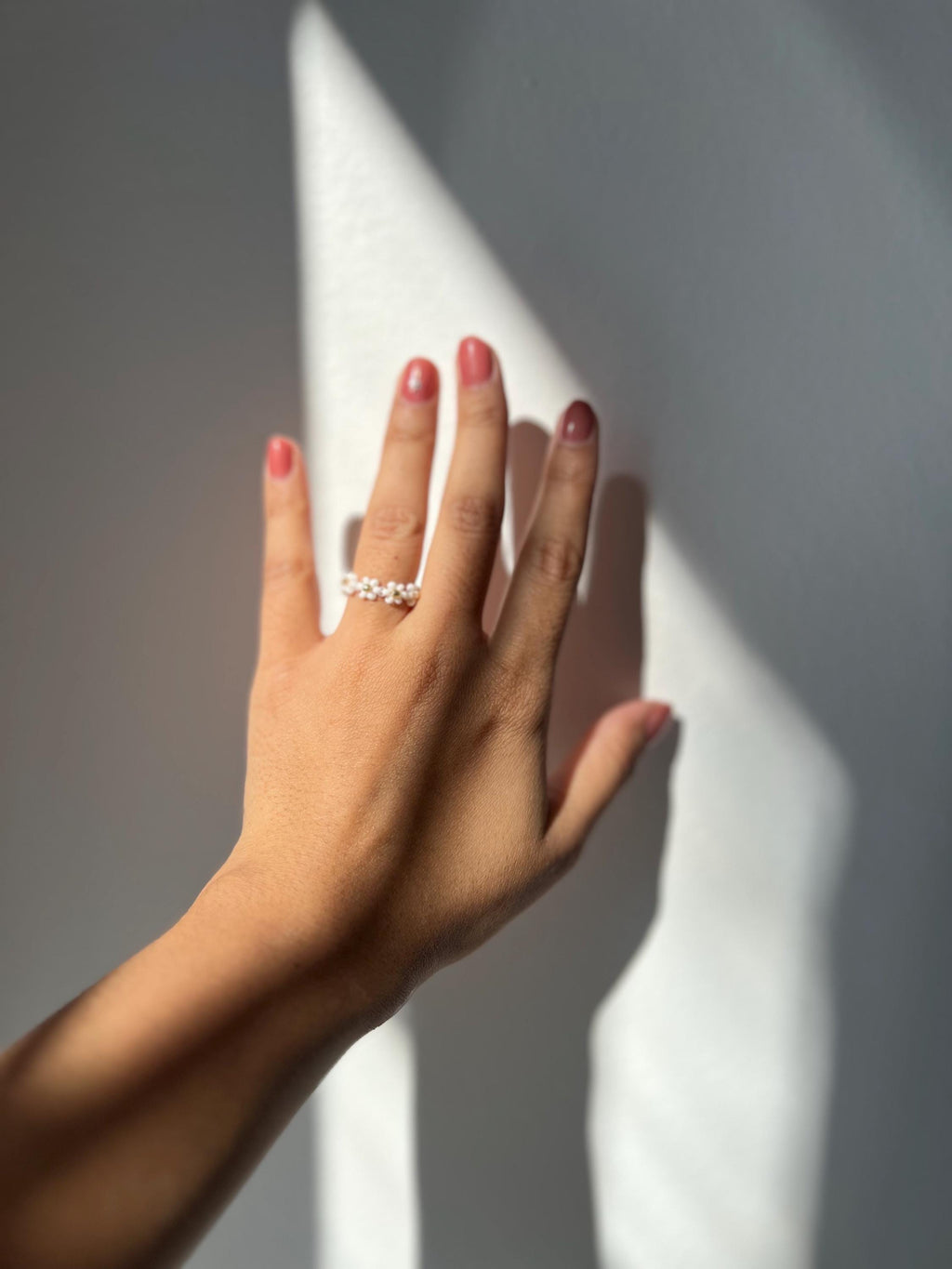 White daisy beaded ring