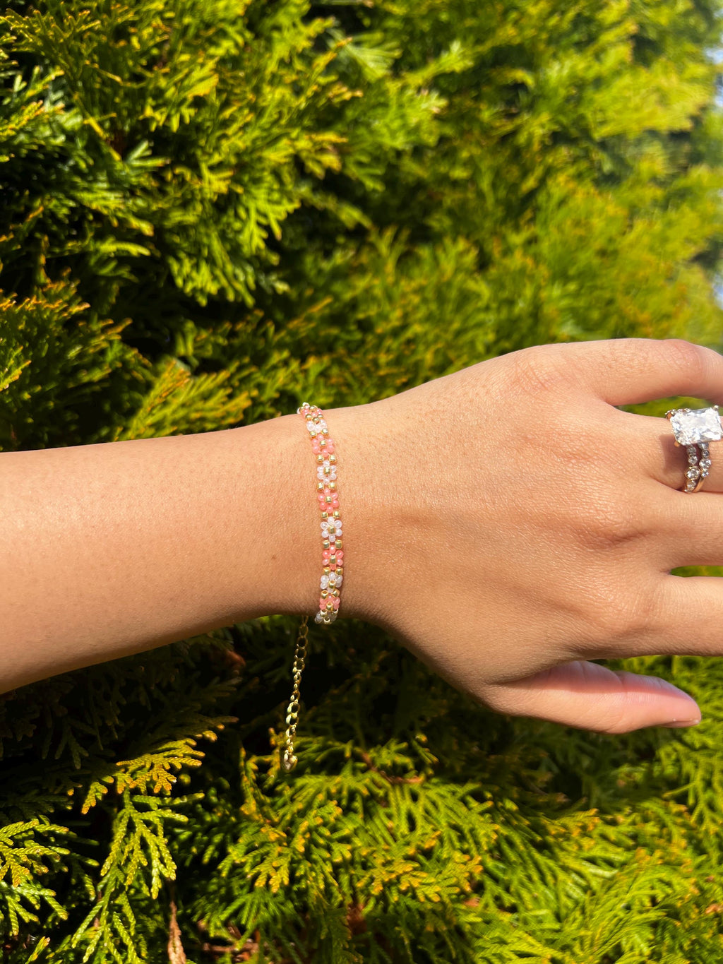 Coral & white daisy Beaded Bracelet