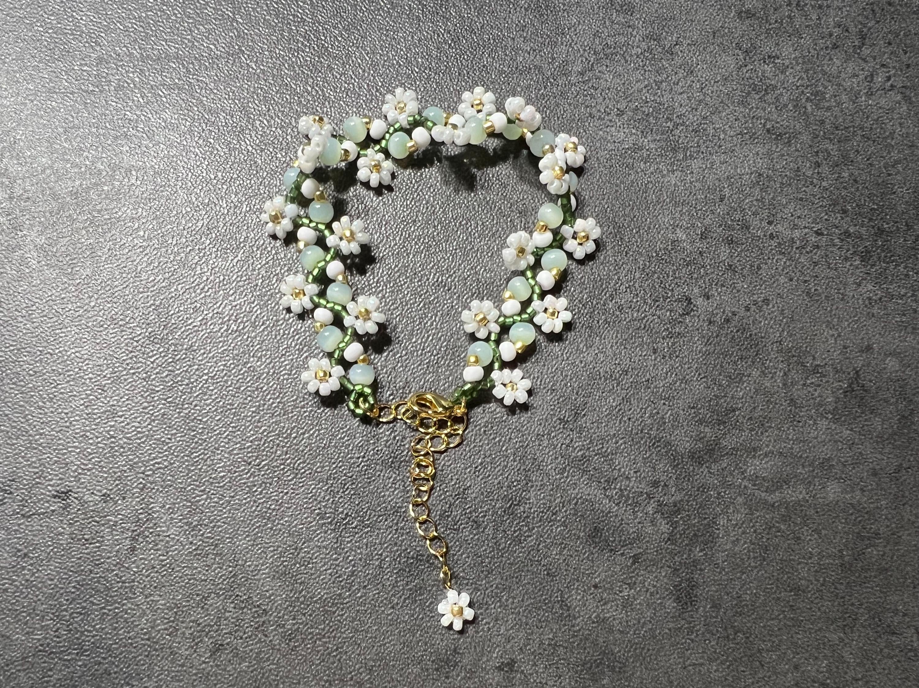 White & Green daisy vine Beaded Bracelet