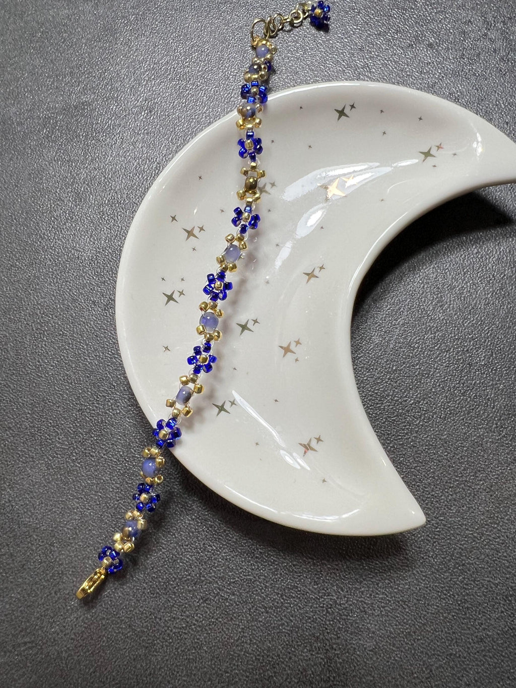 Sapphire Daisy Beaded Bracelet