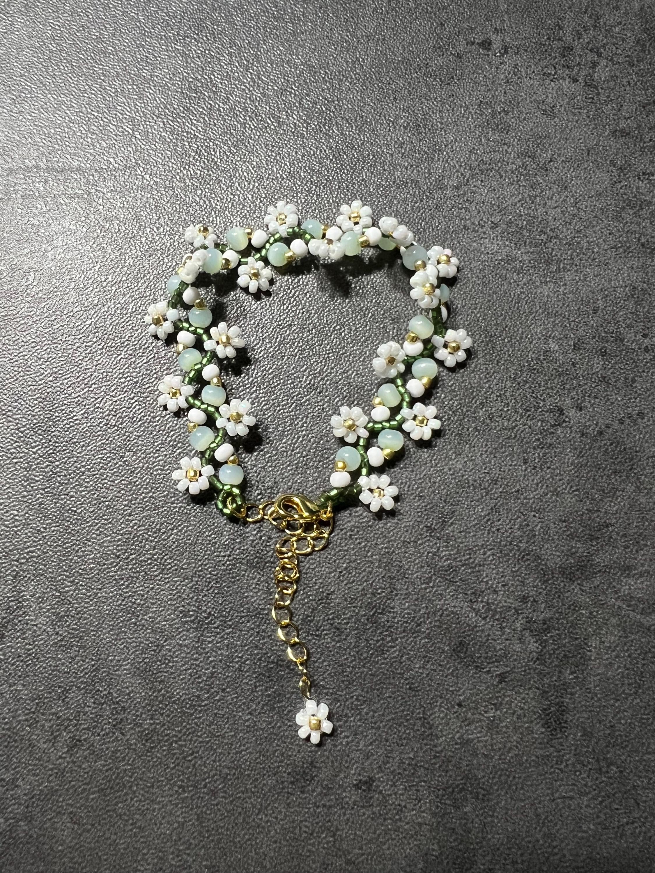 White & Green daisy vine Beaded Bracelet