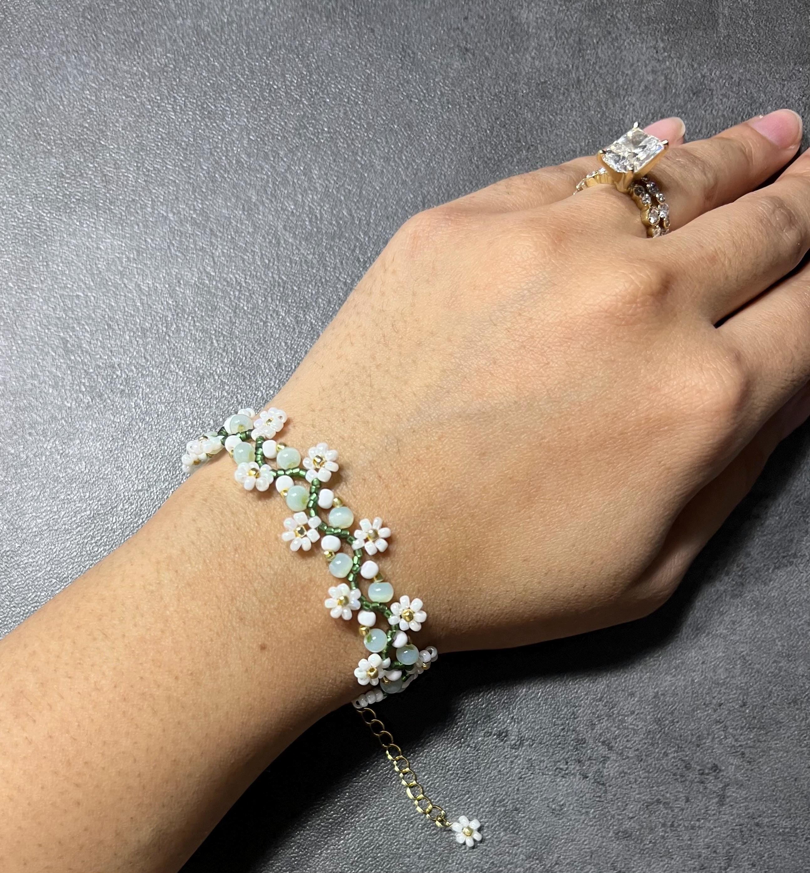 White & Green daisy vine Beaded Bracelet