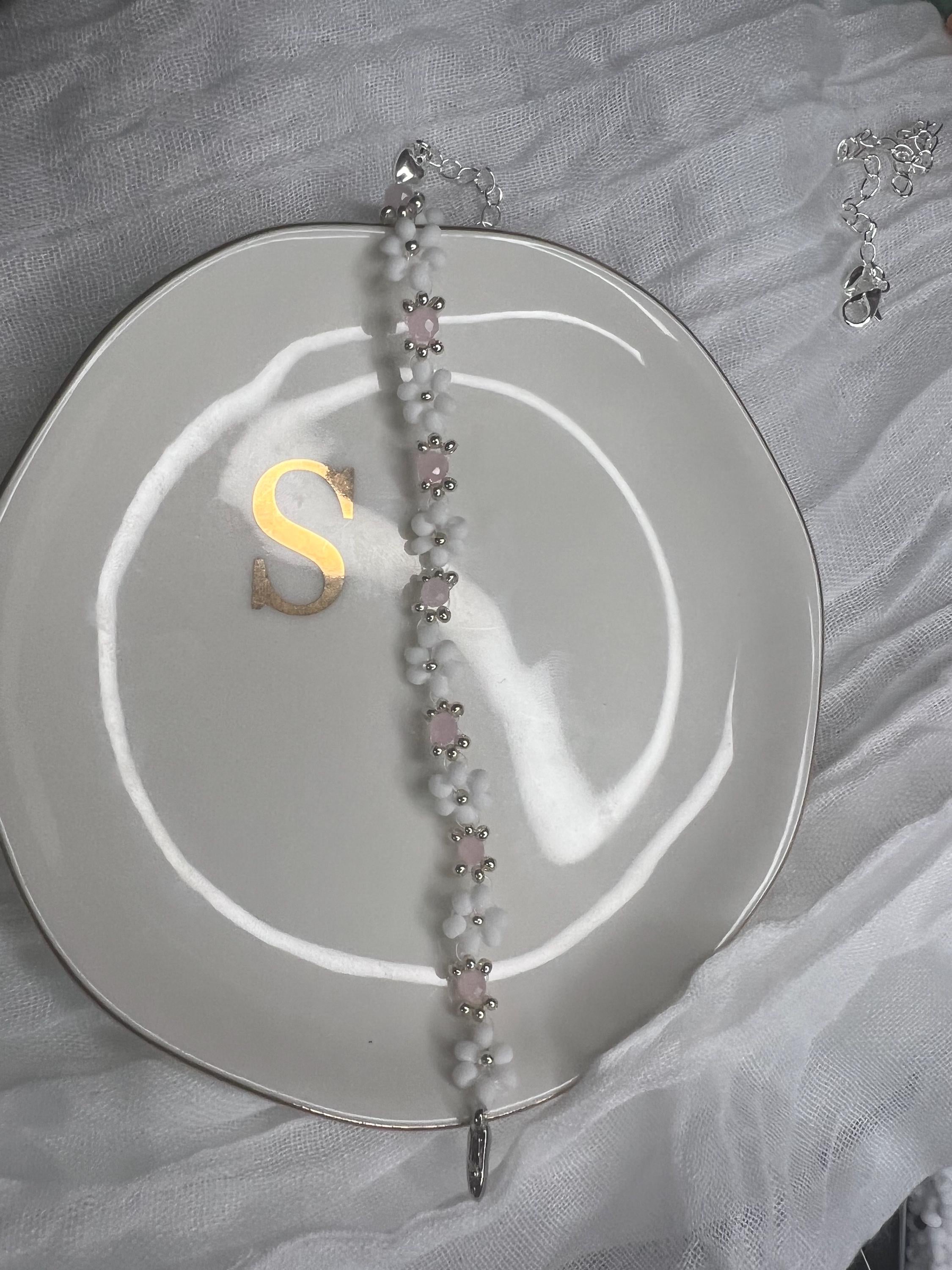 White & Silver Daisy w. Pink ,  Beaded Bracelet, Daisy Bracelet, Flower Bracelet, Dainty, Aesthetic Bracelet, Gift for Her