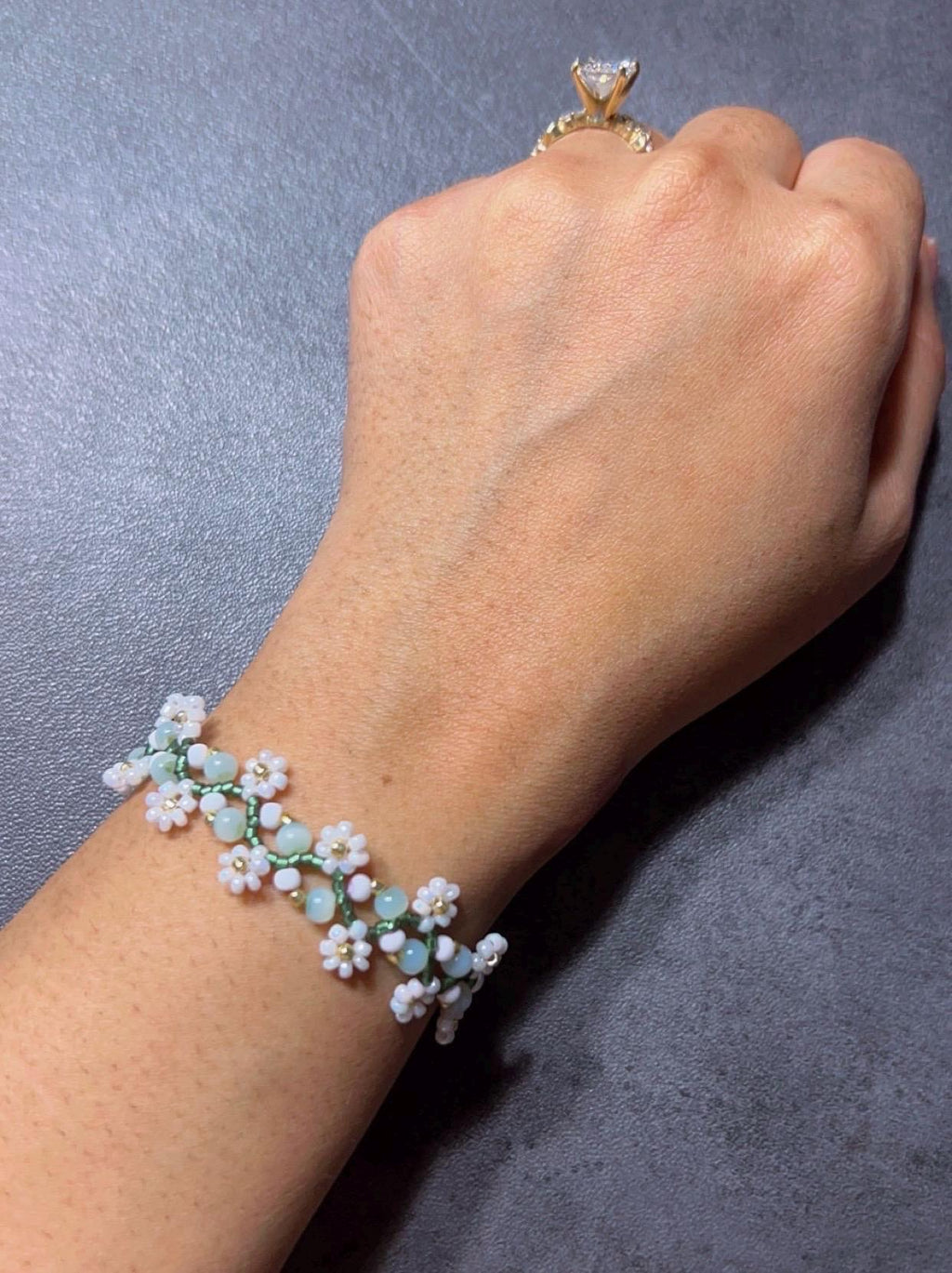 White & Green daisy vine Beaded Bracelet