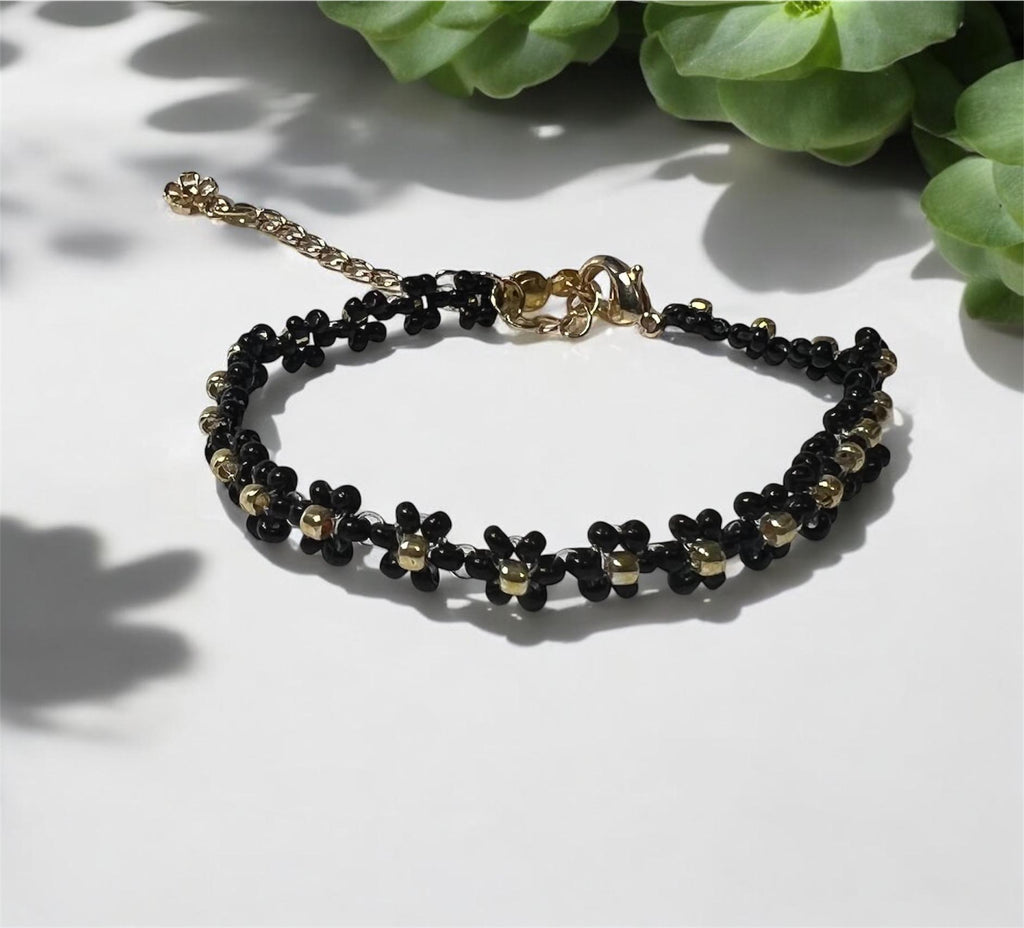 Black daisy seed bead Beaded Bracelet