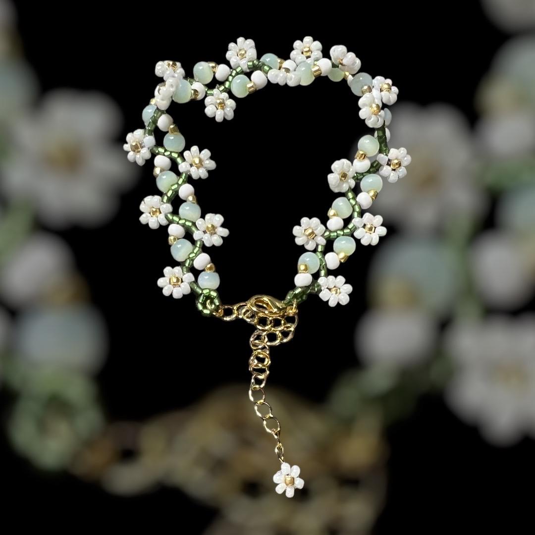 White & Green daisy vine Beaded Bracelet