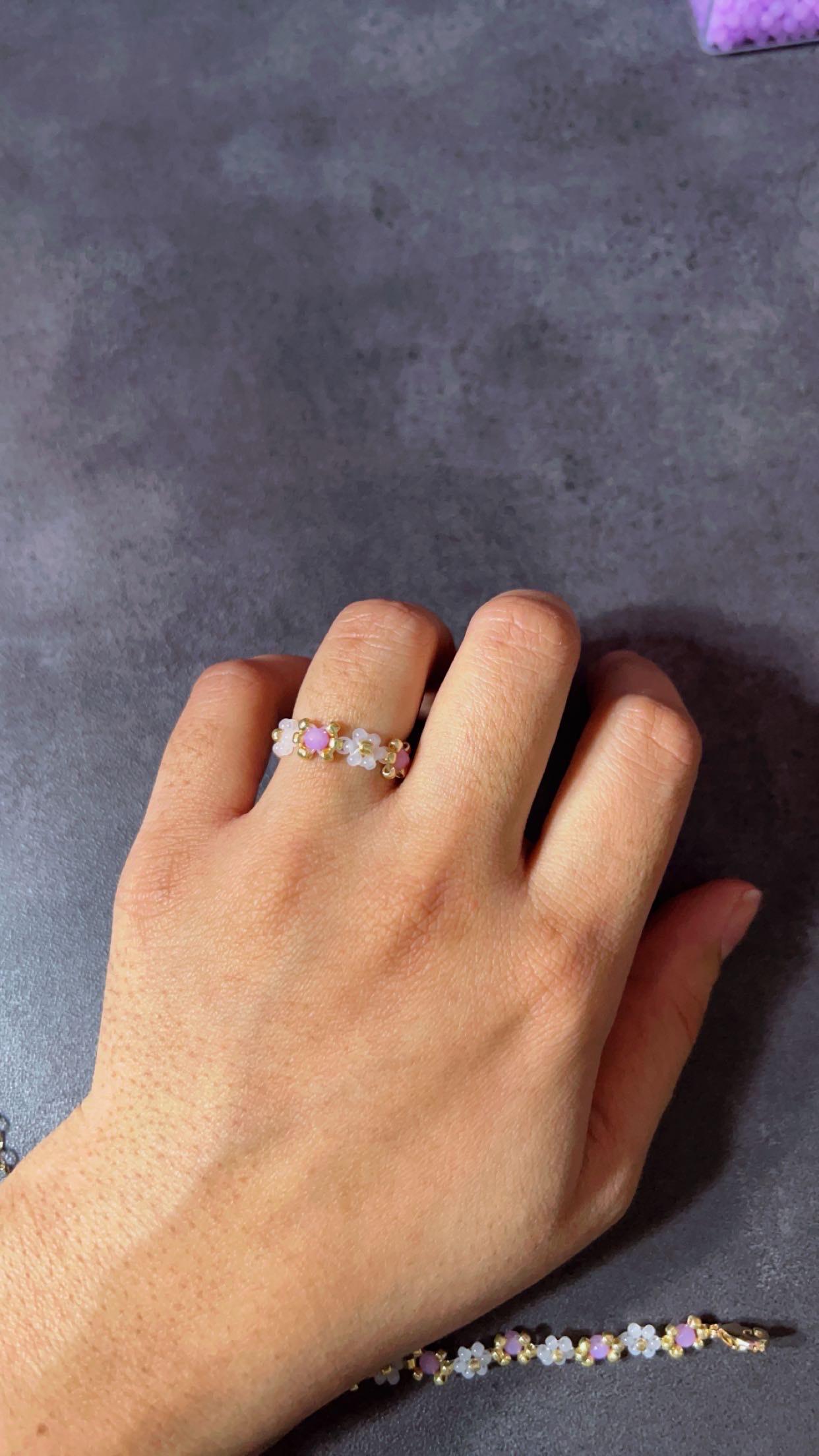 Purple & White daisy bead ring,flower beaded ring,,stretchy ring, dainty jewelry, cute beaded ring, gift for her, sunflower ring